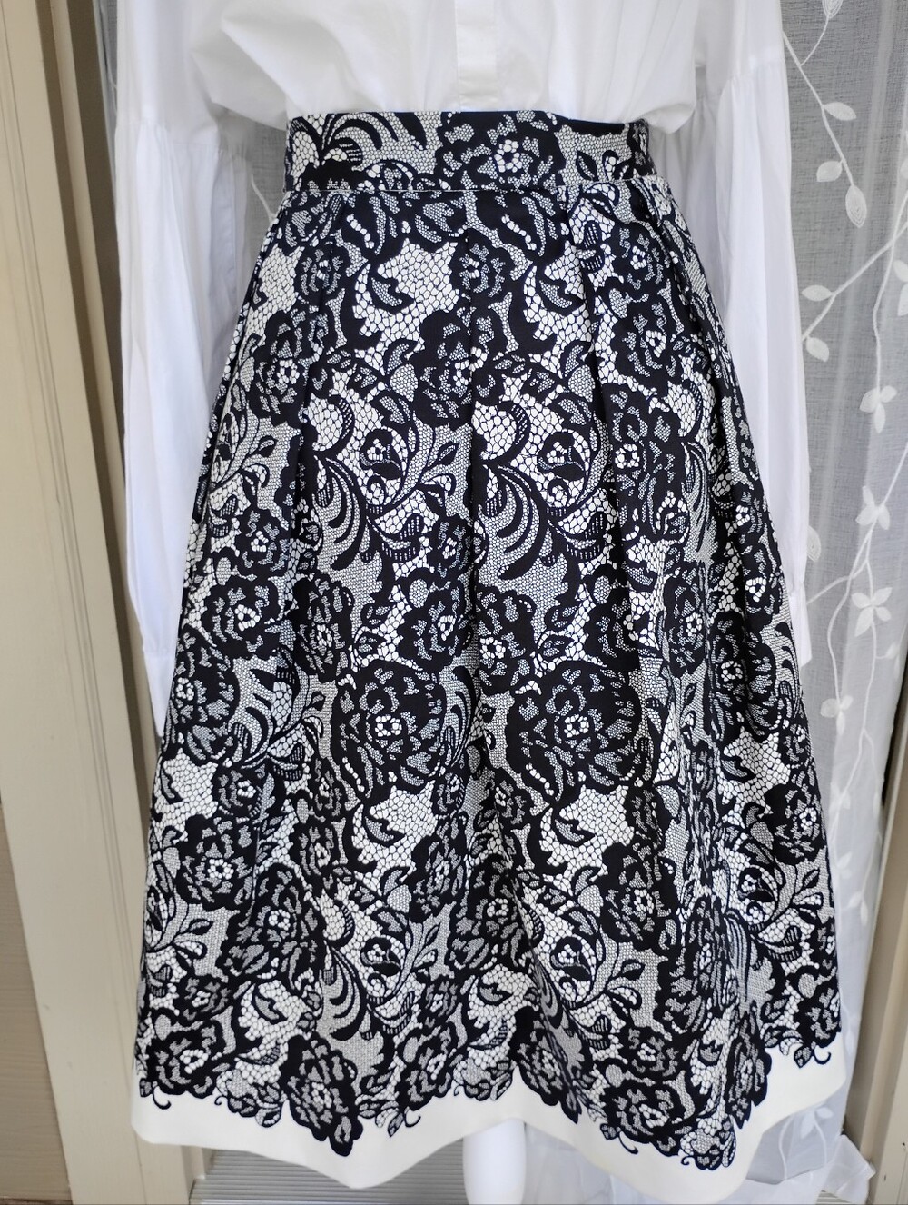White House Black Market Cotton Lace Print Crinoline Skirt Black White Size 12